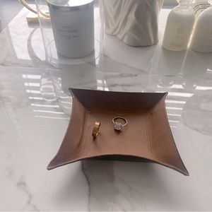 LEATHER VALET TRAY